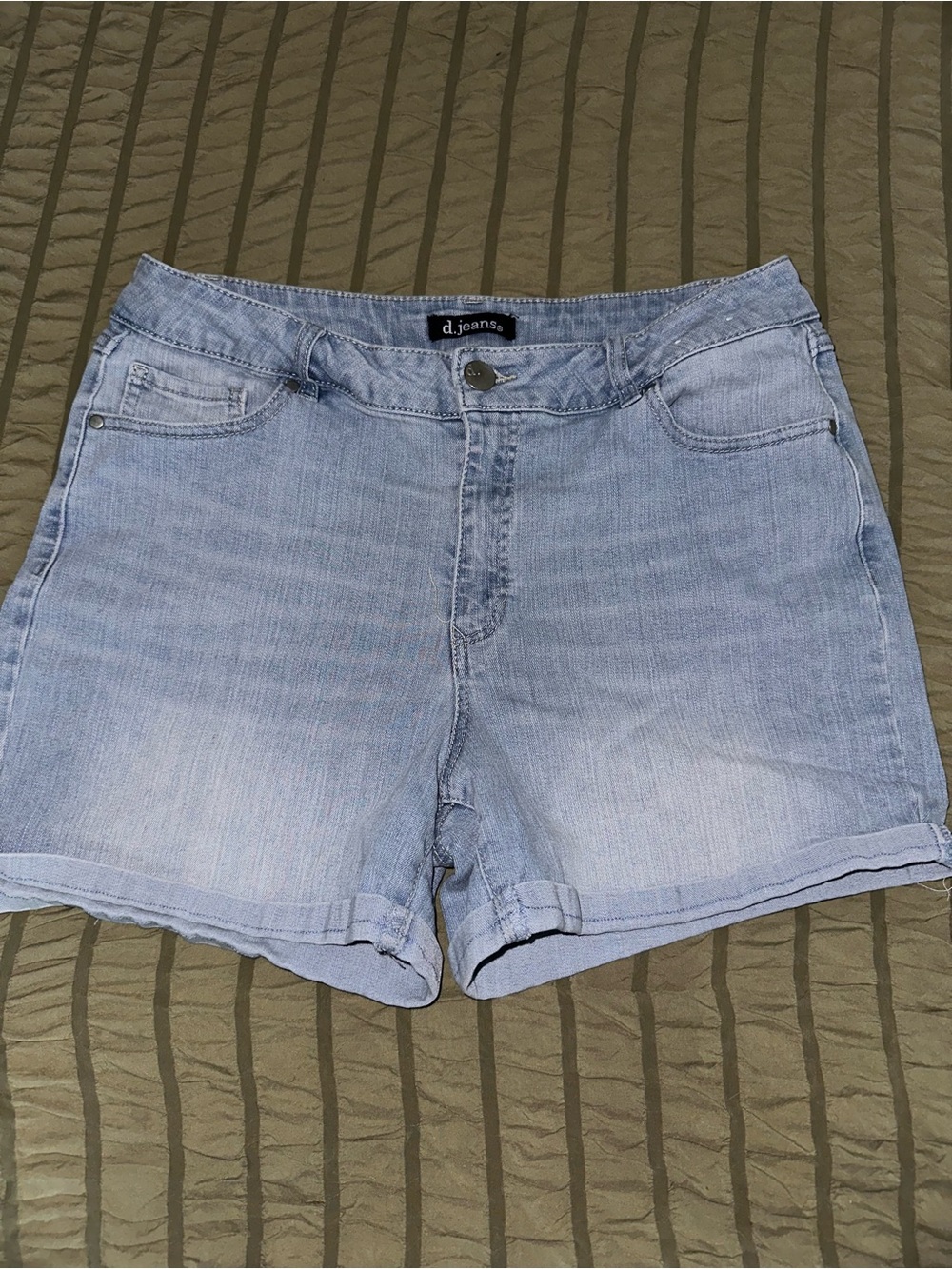 d. jeans Light Wash Denim Shorts